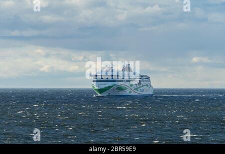 21 aprile 2019, Tallinn, Estonia. Ad alta velocità per i passeggeri e di traghetto per auto della spedizione estone Tallink riguardano Megastar nel porto di Tallinn. Foto Stock