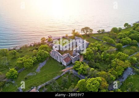 Isola di Krk Fulfinum Mirine basilica rovine vicino a Omišalj vista aerea, il Quarnero della Croazia Foto Stock