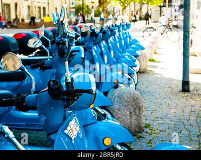 Noleggio Vespa nel centro di Stoccarda Foto Stock