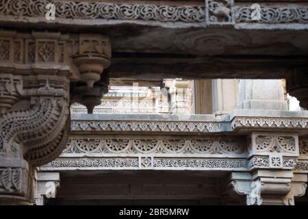 Ahmedabad / India / 11 aprile 2017: Dettaglio indiano della struttura in arenaria Foto Stock