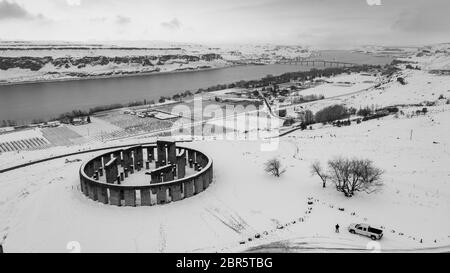 Neve fresca coperte la terra sulle rive del fiume Columbia a Maryhill Foto Stock