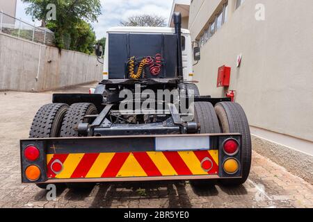 Veicolo autocarro senza rimorchio da carico grande. Foto Stock