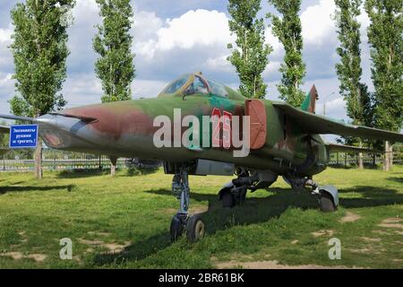 Nizhny Novgorod, Russia - Luglio 19 2015: Combattente-bombardiere supersonico sovietico Mig-27, costruito negli anni settanta. Mostra a N.Novgorod è aperto tutto l'anno ro Foto Stock