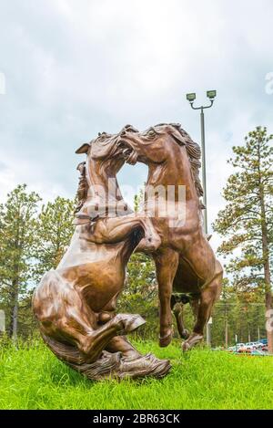 Scultura in bronzo in monumento a cavallo pazzo, South Dakota, usa. Solo per uso editoriale -06/26/15 Foto Stock