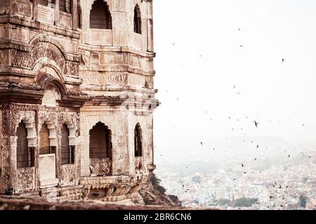 Jaisalmer fort anche chiamato Golden Fort, Sonar Quila o Sone Ka Quila nel deserto città del Rajasthan in India. Uno dei più grandi di arenaria gialla fortezze e mondo H Foto Stock