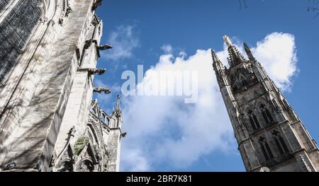 Dettagli architettonici della torre di Pey Berland, vicino al Saint André nella cattedrale di Bordeaux, Francia Foto Stock