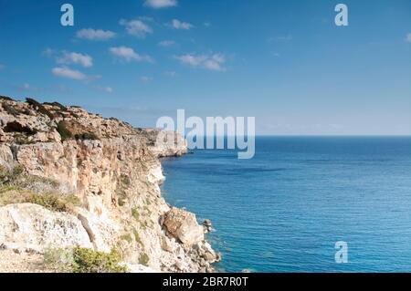 Far de Cap Blanc a Maiorca, vista delle scogliere della Spagna, faro, isola di cabrera Foto Stock