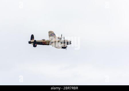 Ultimo Lancaster II Guerra Mondiale Bomber in un'antenna di esposizione Foto Stock