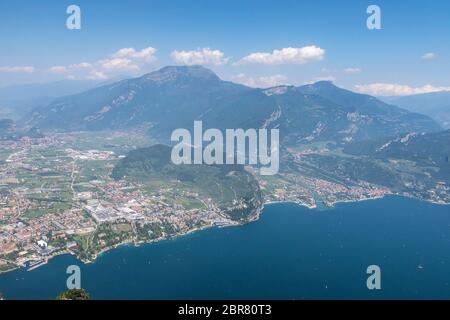 Panoramica di riva del garda Foto Stock
