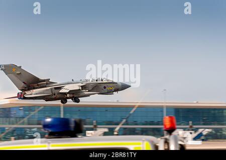 RAF Blackhawk decollo dall'aeroporto di Gibilterra Foto Stock