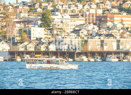 Fai un giro sulle anatre, su strada-lago, il giorno di sole, Seattle, Washington, USA. Foto Stock