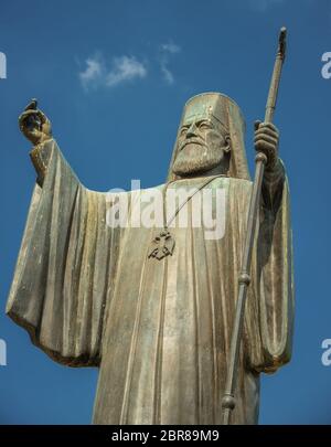 Statua dell'arcivescovo Damaskinos ad Atene, Grecia Foto Stock