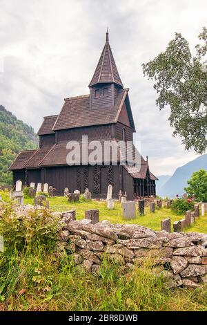 Chiesa di Urnes Stave del XII secolo nel villaggio di Ornes. Lustre comune. Norvegia Foto Stock