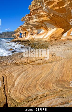 Il dipinto di scogliere su Maria Island Foto Stock