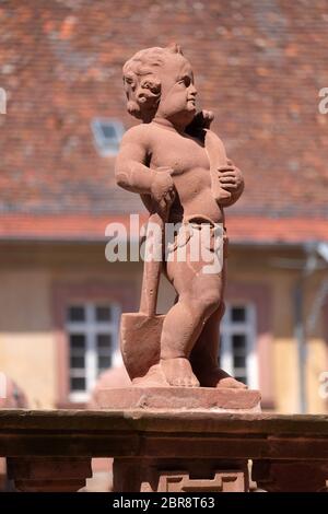 Angelo, statua nel giardino del chiostro Bronnbach in Reicholzheim vicino Wertheim, Germania Foto Stock