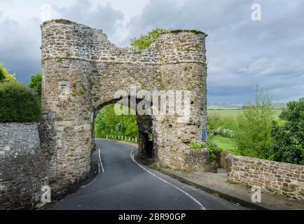 Antico casale in pietra di circa il gateway 1300, la cittadina di Winchelsea, East Sussex, Kent Foto Stock