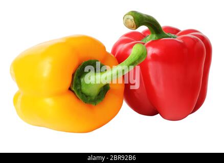 Paprika fresca e deliziosa (Capsicum, Solanaceae) isolata su sfondo bianco, compreso il tracciato di ritaglio. Germania Foto Stock