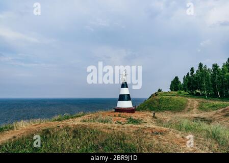 Faro con il puntatore sul fiume Volga in lingua russa Foto Stock