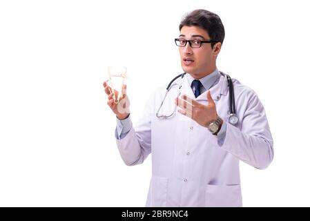 Il giovane maschio medico con calibri isolato su bianco Foto Stock