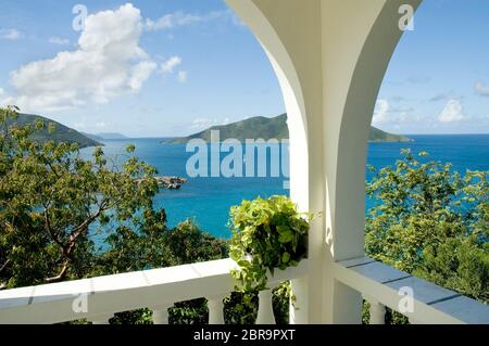 Vista panoramica dall'Isola di Great Camanoe all'Isola di Guana e Tortola sulle Isole Vergini Britanniche, Caraibi Foto Stock