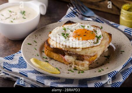 Croque madame sandwich, una delizia prodotti alimentari, fotografia Foto Stock