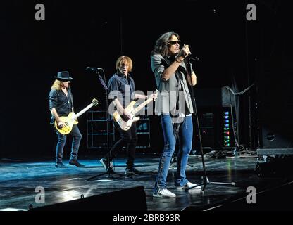 19 maggio 2020 - Foreigner ha annunciato di aver annullato il loro Juke Box Heroes Tour 2020 con Kansas ed Europa a causa di COVID-19. File Photo: Foreigner 2019 Tour, FirstOntario Concert Hall, Hamilton, Ontario, Canada. (Immagine di credito: © Brent Perniac/AdMedia tramite CAVO ZUMA) Foto Stock