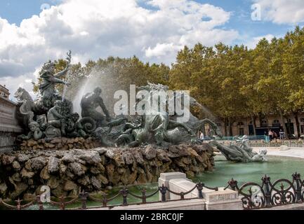 Bordeaux, Francia - 9 Settembre 2018: Esplanade des Quinconces, la fontana del monumento aux in Girondins Bordeaux. Francia Foto Stock