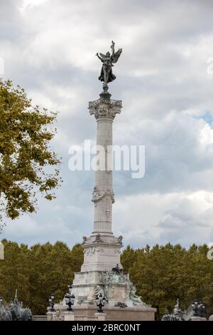 Bordeaux, Francia - 9 Settembre 2018: Esplanade des Quinconces, la fontana del monumento aux in Girondins Bordeaux. Francia Foto Stock