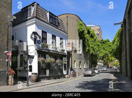 Il pub Mayflower su Rotherhithe Street nel sud-est di Londra, Regno Unito. Un tradizionale edificio pubblico sul Tamigi - chiuso a causa della chiusura di Covid. Foto Stock