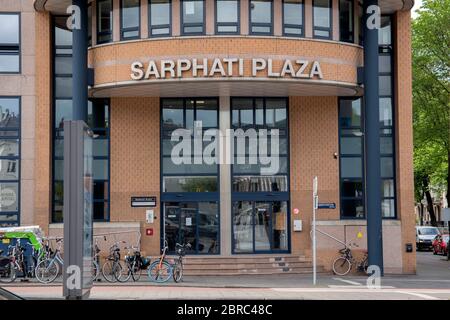 Ingresso Sarphatti Plaza Building ad Amsterdam Olanda 15 maggio 2020 Foto Stock