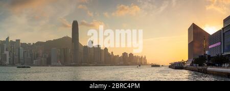 Isola di Hong Kong skyline al tramonto, Hong Kong Foto Stock