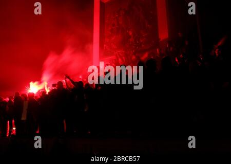 La "marcia della maschera del lionio" vede le proteste indossare V per le maschere di Guy Fawkes stile vendetta e dimostra contro l'austerità, la violazione dei RI civili Foto Stock