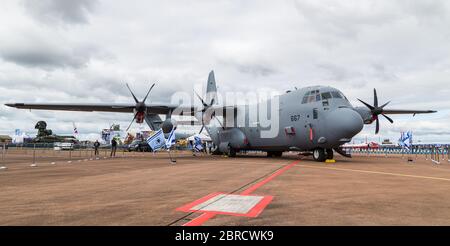 L'aviazione israeliana C-130J ha conquistato da vicino sul campo a Fairford in Inghilterra nel luglio 2017. Foto Stock