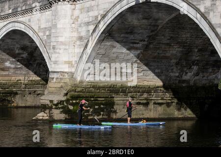 Scene di fiume al mattino presto a Richmond upon Tames, Greater London Foto Stock