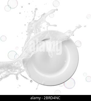 acqua contenente sapone e bolle spruzzate sulla piastra Foto Stock