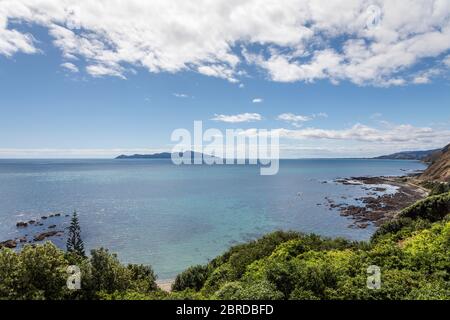 Pukerua Bay e Kapiti Island, Porirua, Wellington Region, Kapiti Coast, NorthIsland, Nuova Zelanda Foto Stock