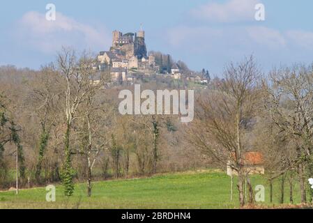 Turenne, Limousin/France; 03 marzo 2016. Turenne è un comune francese situato nel dipartimento della Corrèze nella regione del Limosino. Foto Stock