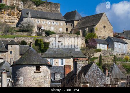 Turenne, Limousin/France; 03 marzo 2016. Turenne è un comune francese situato nel dipartimento della Corrèze nella regione del Limosino. Foto Stock