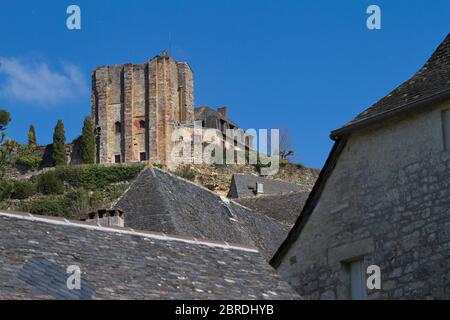 Turenne, Limousin/France; 03 marzo 2016. Turenne è un comune francese situato nel dipartimento della Corrèze nella regione del Limosino. Foto Stock