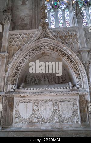 Tombe dei principi alla Cappella del Fondatore del Monastero di Santa Maria della Vittoria a Batalha, Portogallo Foto Stock