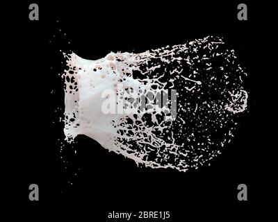 esplosione di latte su sfondo nero Foto Stock