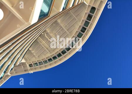 Ponte di vetro sulla nave da crociera Foto Stock