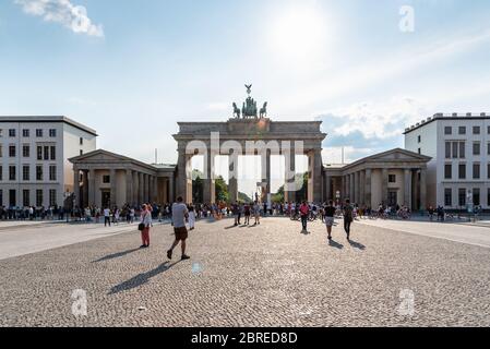 Berlino, Germania - 28 luglio 2019: La porta di Brandeburgo a Berlino la sera Foto Stock