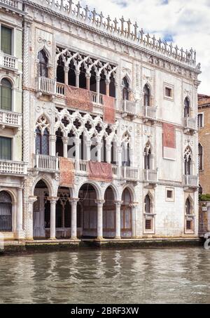 Palazzo Ca' d'Oro sul Canal Grande, Venezia, Italia. Ca' d'Oro o Golden House è uno dei palazzi più antichi di Venezia. Bella facciata di Venezia Foto Stock