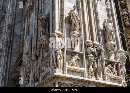 Esterno particolare del Duomo di Milano. Il Duomo di Milano è la chiesa più grande d'Italia e la quinta più grande del mondo Foto Stock