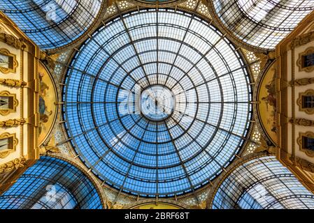 La cupola della Galleria Vittorio Emanuele II in Piazza del Duomo nel centro di Milano. Questa galleria è una delle Foto Stock