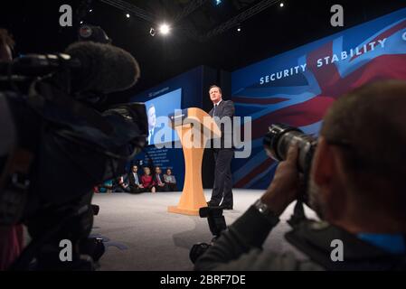 Il primo ministro britannico David Cameron ha pronunciato il suo discorso ai leader La Conferenza del Partito conservatore nel 2015 Foto Stock