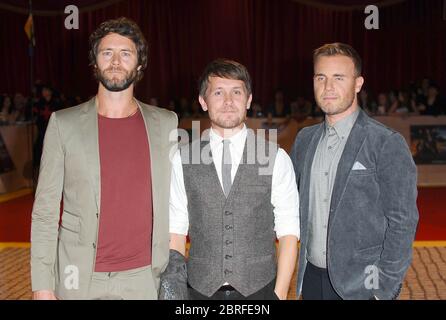 Howard Donald, Mark Owen e Gary Barlow da Take che partecipano alla prima mondiale dei tre moschettieri, Vue Westfield, Londra. © Paul Treadway Foto Stock