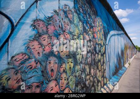 East Side Gallery, tratto intatto del muro di Berlino Foto Stock