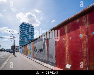 East Side Gallery, tratto intatto del muro di Berlino Foto Stock